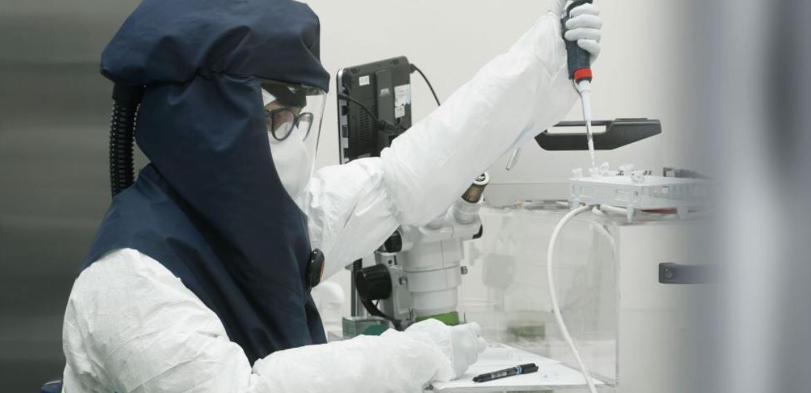 IRTA-CreSA-una-investigadora-del-CreSA